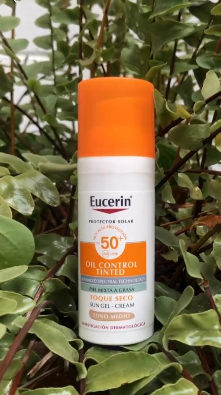 Protector Solar Eucerin Oil Control Tinted Toque Seco Tono Claro y medio X 50 ML PAGA 1 LLEVA 2