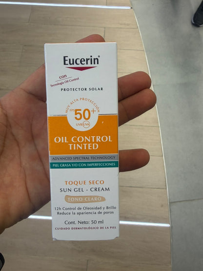 OIL CONTROL TINTED-TONO CLARO Y MEDIO PAGA 1 LLEVA 2